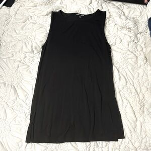 Long flowing comity, tanked top